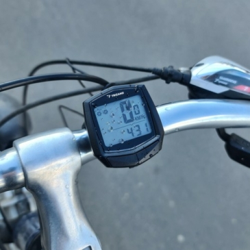 MULTIFUNKČNÝ POČÍTAČ NA BICYKEL SO SVETLAMI