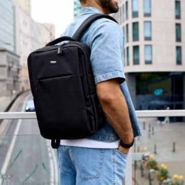 Mestský batoh na notebook s portom USB 