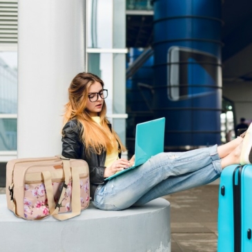 Ľahká palubná taška Ryanair bez paluby s rozmermi 40 x 30 x 20 cm  
