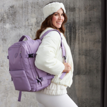 Peterson Multifunkčný priestranný cestovný batoh WizzAir s rozmermi 40x30x20cm, s USB konektorom Fialová