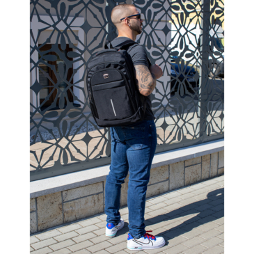  Batoh s držiakom na notebook v čiernej farbe 8003-black