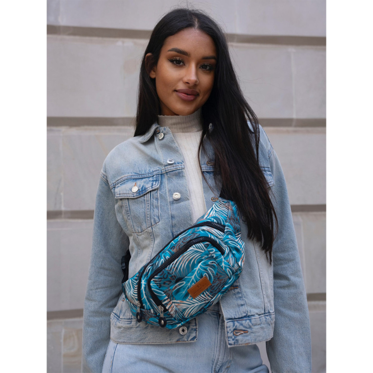 Priestranná dámska taška Fanny Pack s módnym vzorom