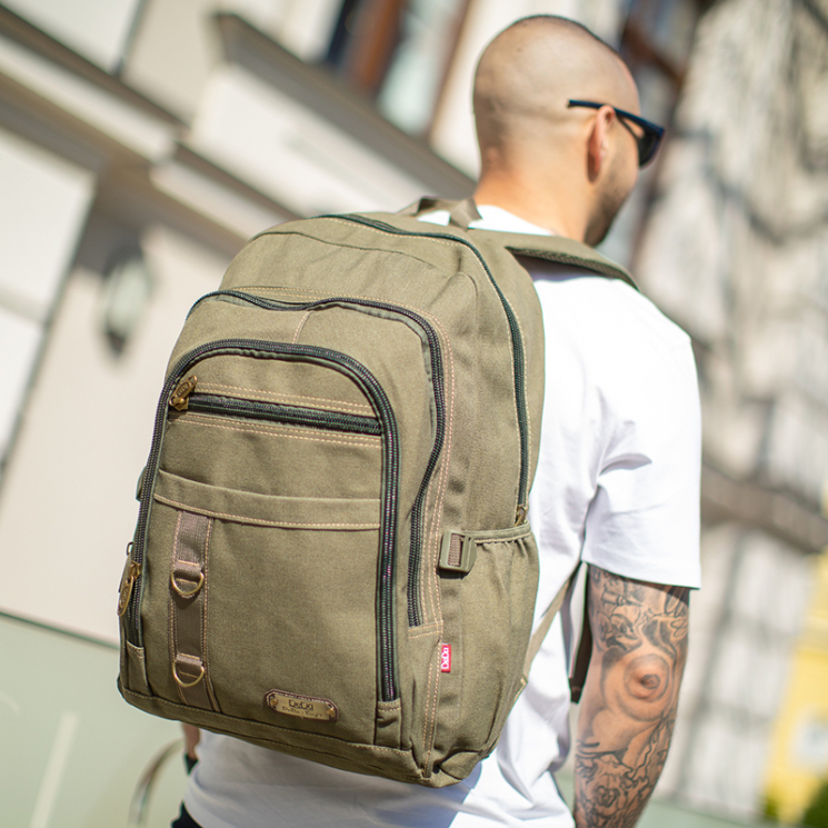 Outdoorový plátenný batoh v khaki zelenej farbe
