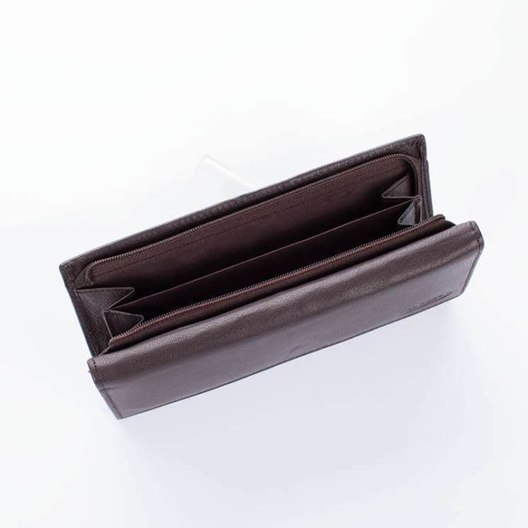 Dámska kožená peňaženka v tmavohnedej farbe s mnohými držiakmi na karty