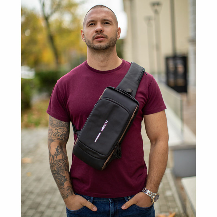 Vodotesná taška na telo s číselným zámkom a konektorom USB