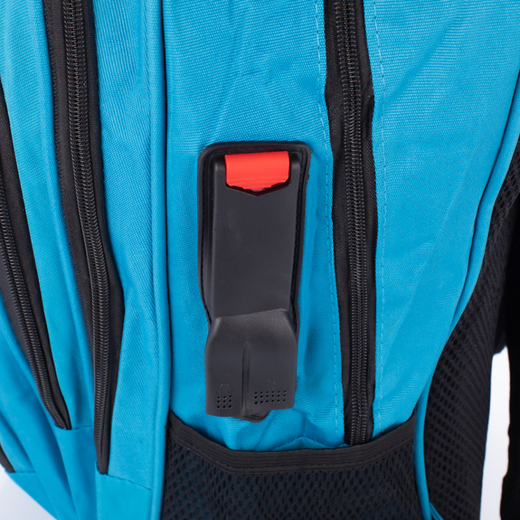 Mimoriadne pevný batoh na notebook veľkosti Deck s konektorom USB