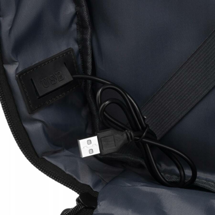 Cestovný batoh na notebook s USB portom - Peterson