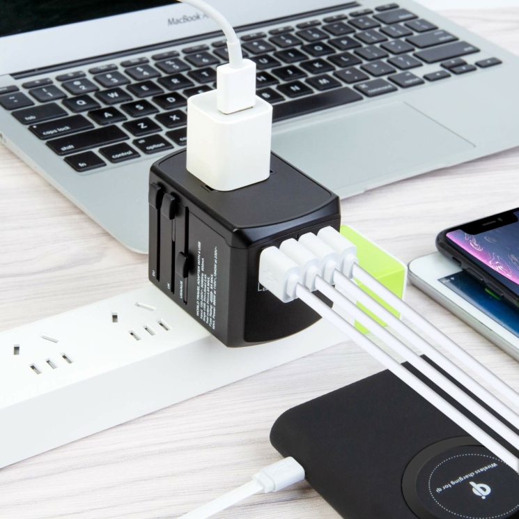 Cestovné príslušenstvo Svetový adaptér s nabíjačkou USB*