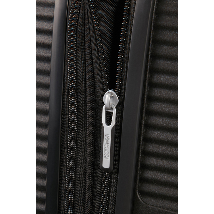 Kufrík American Tourister Soundbox 55, čierny