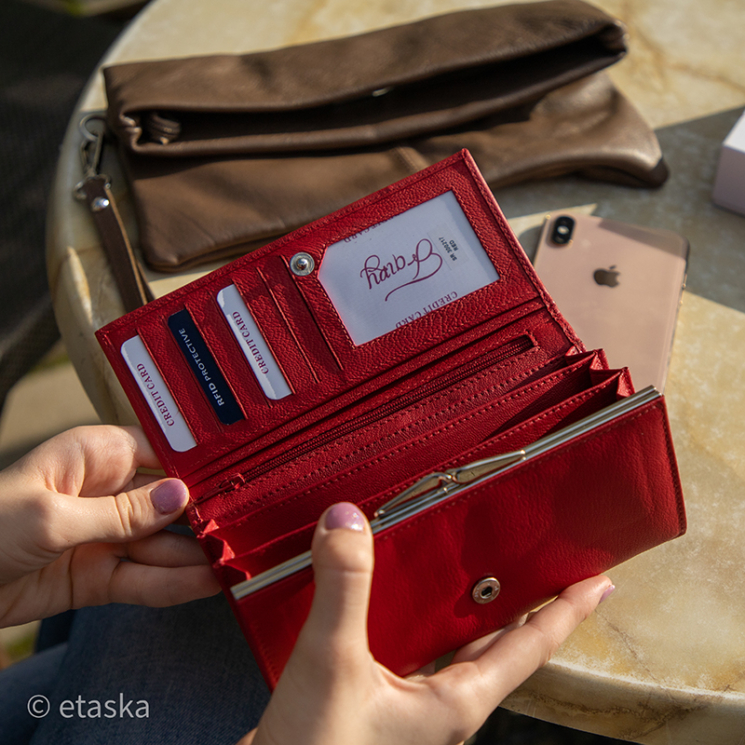 Kožená červená dámska peňaženka s ochranou RFID v darčekovej krabičke