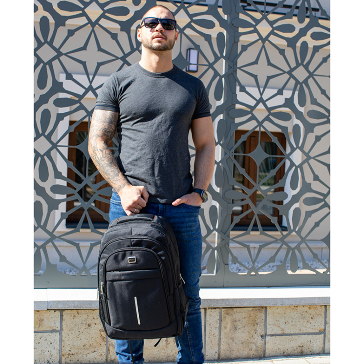 Batoh s držiakom na notebook v čiernej farbe 8003-black