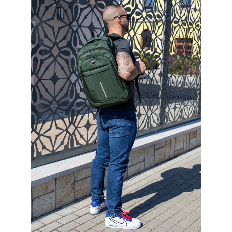  Batoh s držiakom na notebook v sivej farbe 8003-grey