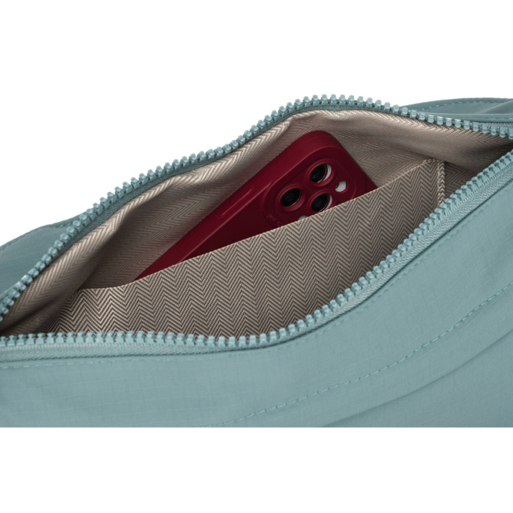 Priestranná dámska kabelka Fanny Pack vo farmerskej modrej farbe