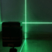 Elektronická laserová vodováha so zeleným krížovým laserom a prenosným kufríkom