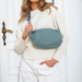 Priestranná dámska kabelka Fanny Pack vo farmerskej modrej farbe